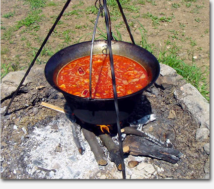 Puszta-Gulasch im Gulaschtopf